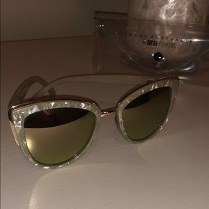 Gold/ cream reflective QUAY sunglasses